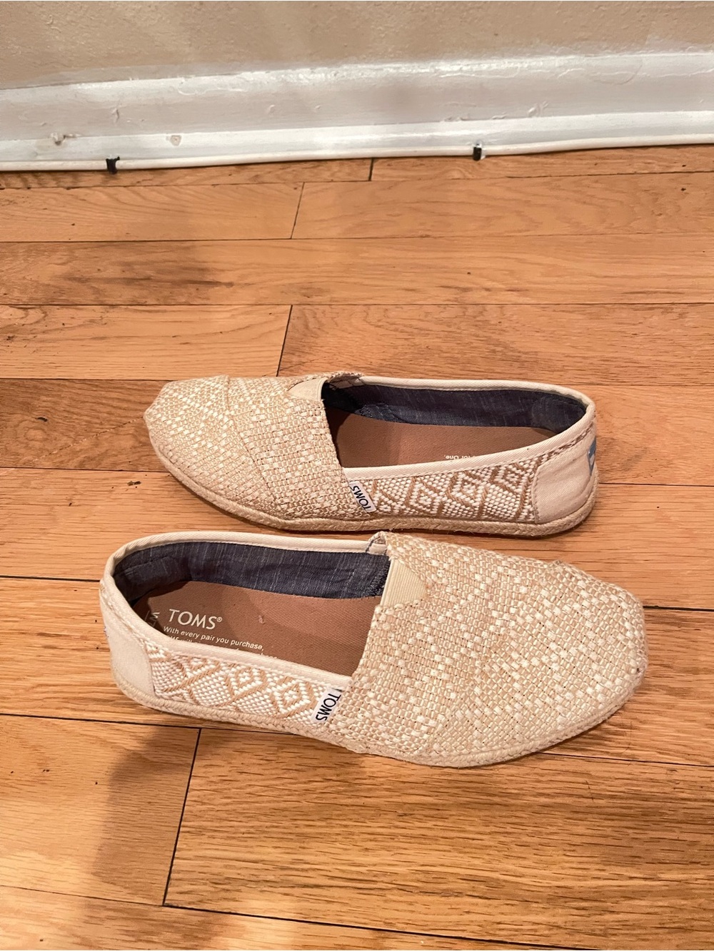 TOMS Women's Cream Crochet Slip-iOn Espadrilles size 7.5